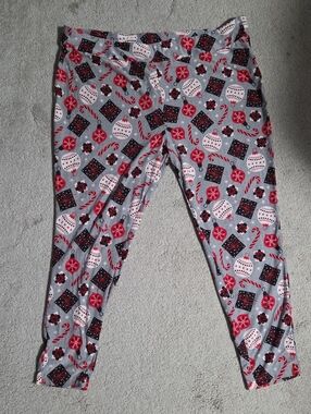 Terra & Sky Gray Leggings with Red and Black Holiday Print